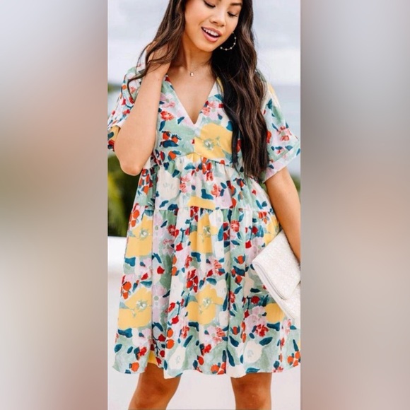 entro Dresses & Skirts - Entro floral mini dress